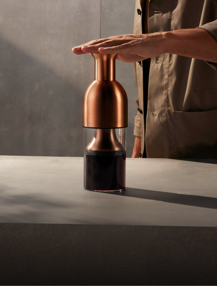 A man plunging the neck of the eto wine decanter