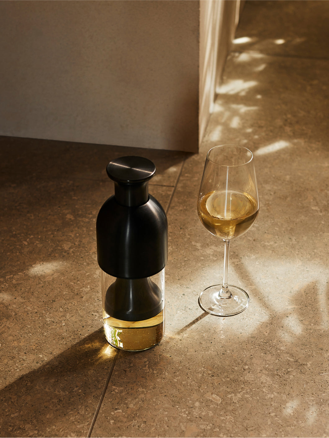 ETO 750 wine decanter: Graphite satin finish